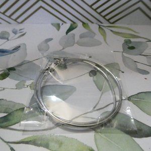 Medium sized hoops. Silver. Brand new never has been warren.